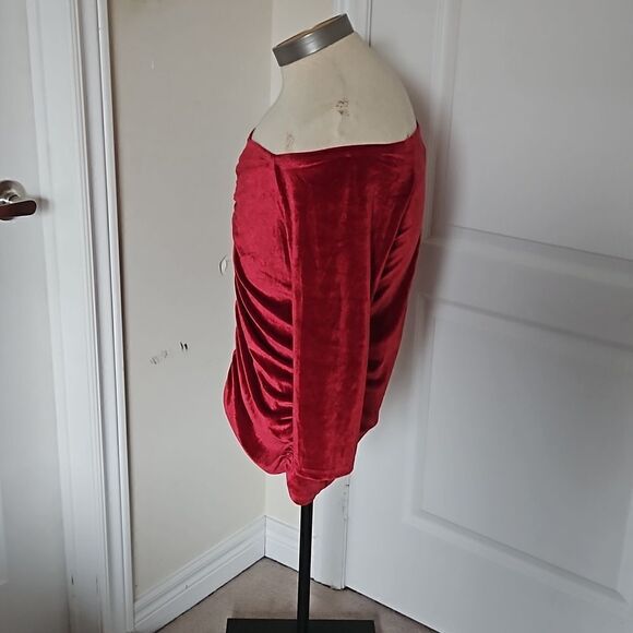 Torrid Velvet Off The Shoulder Shirred Front Top 1X 14-16 Ruby Red - Picture 3 of 16